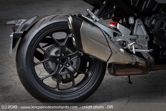 Silencieux de la Honda CB 1000 R