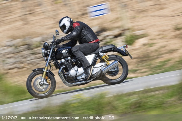 La Honda CB 1100 RS à l'accélération