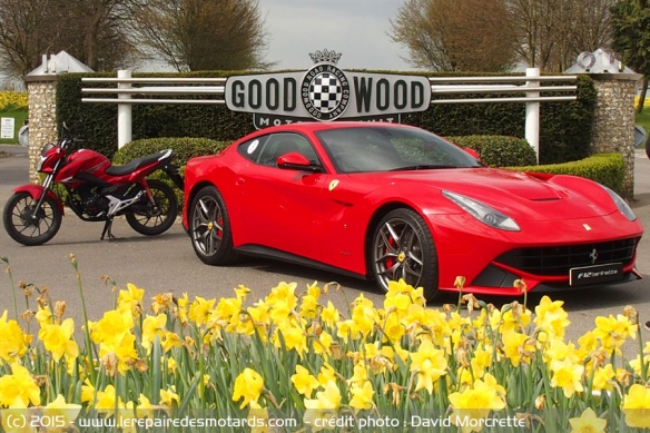 Ferrari et Honda CB 125 à Goodwood