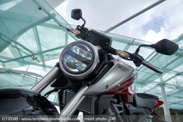 Phare de la Honda CB 125 R
