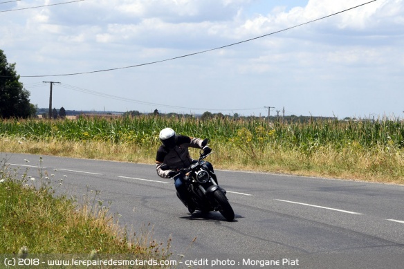 Essai de la Honda CB300R sur route