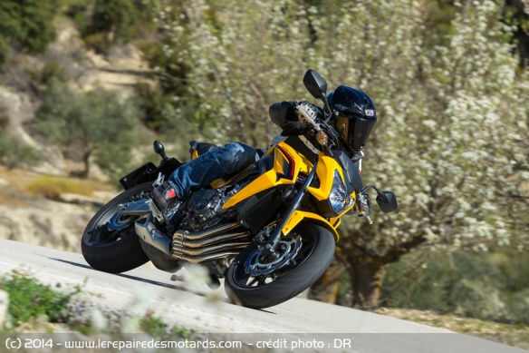 Honda CB 650 F sur départementale