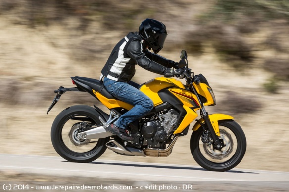 Honda CB 650 F sur autoroute