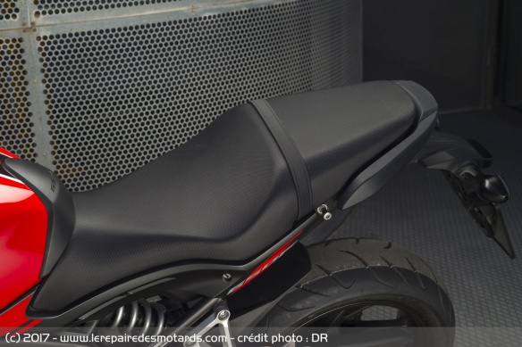 La selle est assez confortable et permet de se reculer suffisament