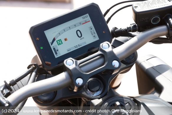 Le compteur TFT connecté de la Honda CB650R