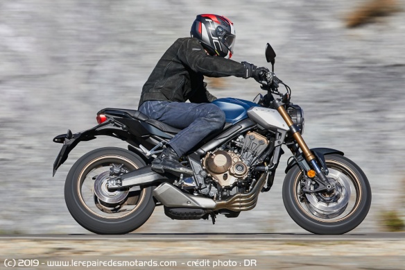 Honda CB650R sur autoroute