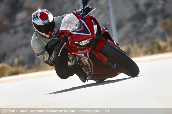 Honda CBR650R sur départementale