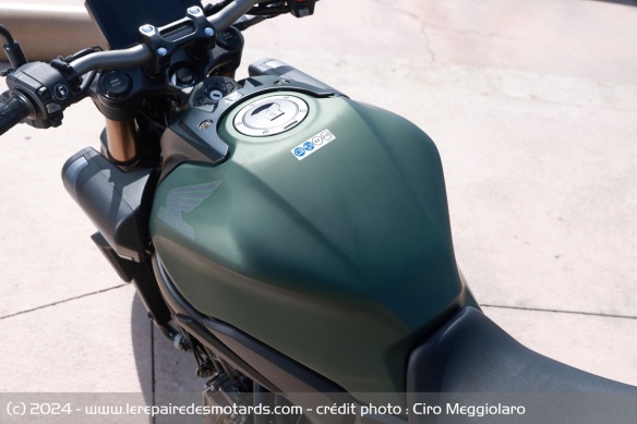 En conditions normales de roulage, la CB-R consomme moins de 5 l/100 km