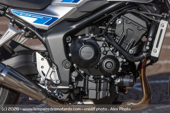 Le moteur 4 cylindres de la Honda CB1000F