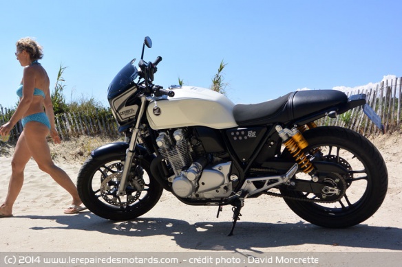 Honda CB1100F Bad Seeds en bikini