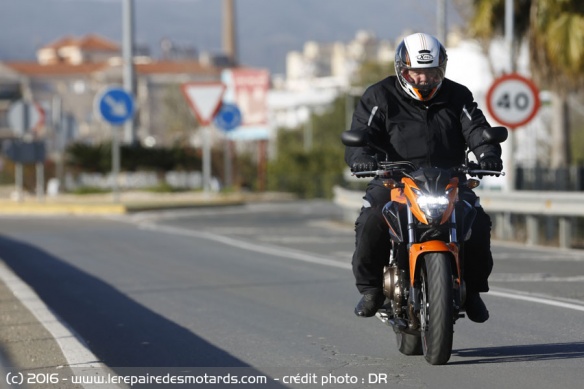 Honda CB 500 F en ville