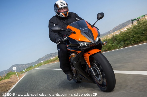 Honda CB 500 F en ville