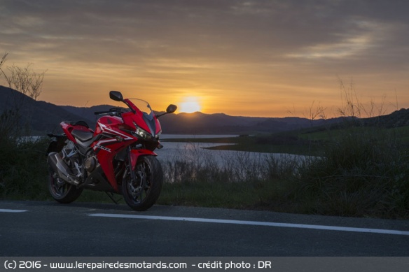 Honda CBR500R sous le soleil
