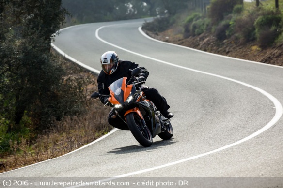 Honda CBR500R sur nationale