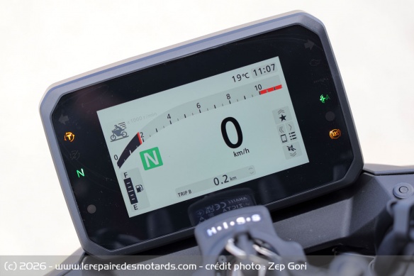 Le compteur TFT de la Honda CB750 Hornet E-Clutch