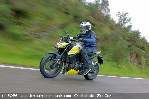 Essai moto Honda CB750 Hornet E-Clutch Essai moto Honda CB750 Hornet E-Clutch