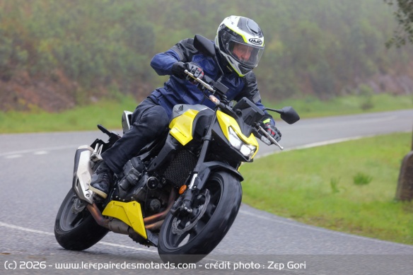 L'E-clutch rend la Hornet encore plus évidente, le système fonctionnant à la perfection sur le roadster