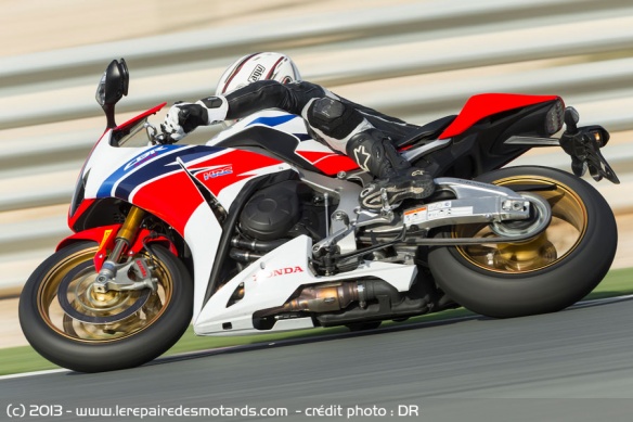 Honda CBR 1000 RR SP Fireblade sur autoroute
