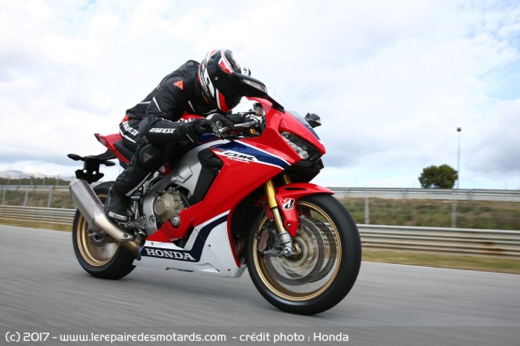 Ligne droite avec la Fireblade SP