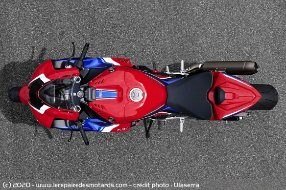 Comme toute sportive qui se respecte, la Fireblade reste compacte