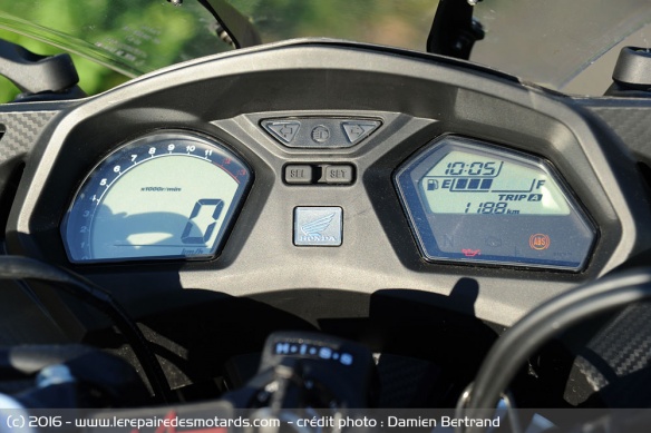 Le double compteur de la Honda CBR 650 F