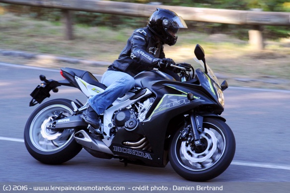 La CBR se présente comme une vraie moto du quotidien