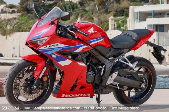 La Honda CBR650R E-Clutch