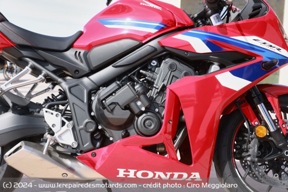 Le moteur 4 cylindre de 649 cm3 de la Honda CBR650R