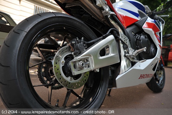 Vue sous la Honda CBR 600 RR