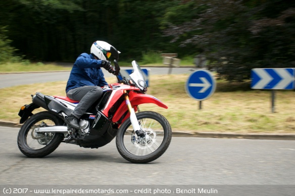 La CRF250 Rally en rond-point