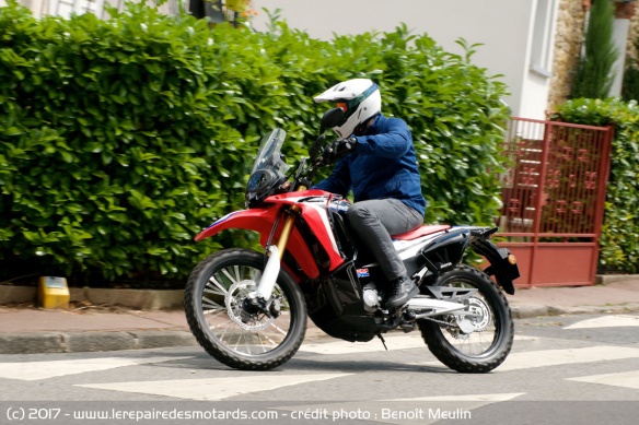 Essai de la Honda CRF250 Rally en ville