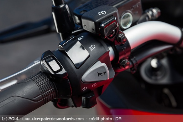 Guidon et commodos du Honda Crossrunner