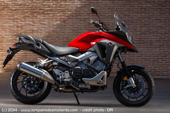 Vue de coté droit de la Honda Crossrunner