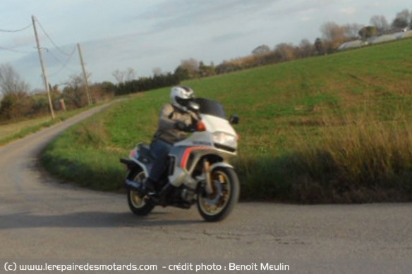Honda CX 500 Turbo sur départementale