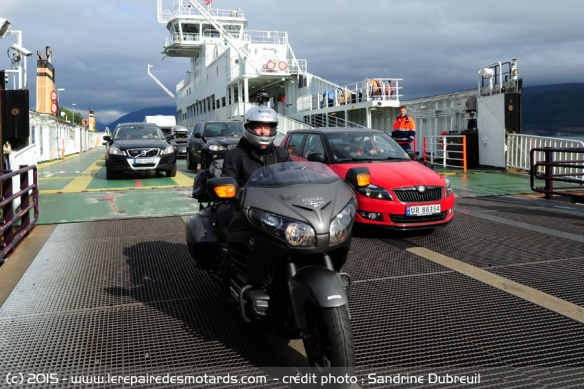 Départ du ferry en Honda F6B