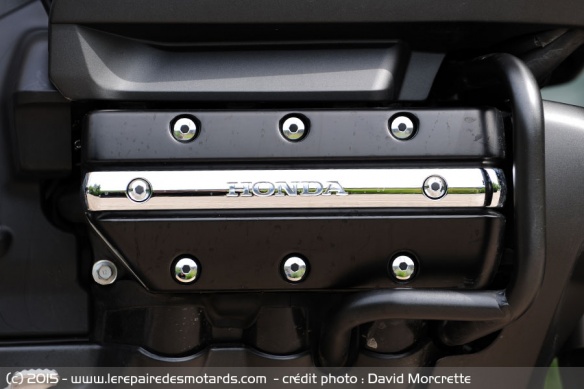 Moteur 6 cylindres Honda F6B