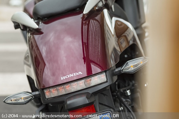 Feu arrière Honda F6C