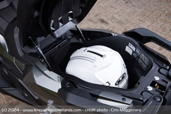 Le coffre du Honda Forza 750