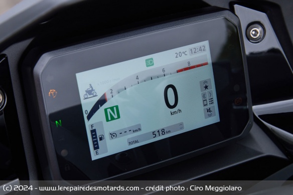 Le compteur TFT du Honda Forza 750