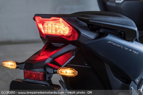 Feu arrière à LED