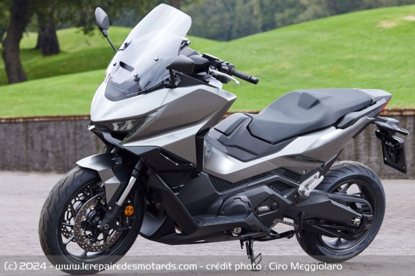 Le scotoer Honda Forza 750
