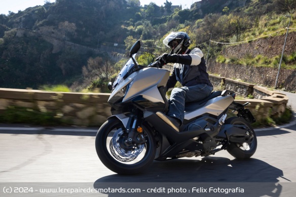Le Honda Forza 750 sur route