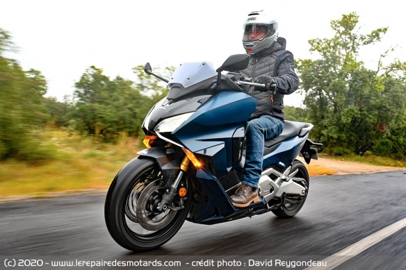 58,6 cv (43.1 kW) à 6.750 tours/minute / A2 : 47,5 cv à 6.000 tr/min