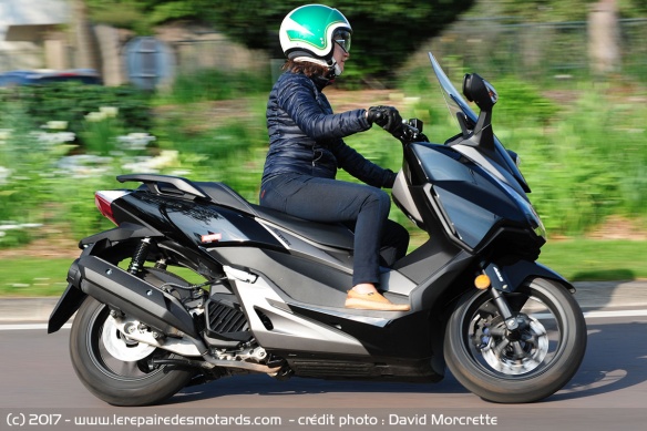Honda Forza 125 en ville