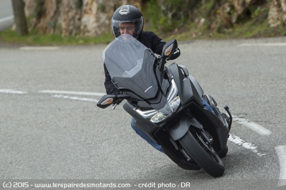 Essai Honda Forza 125 sur départementale