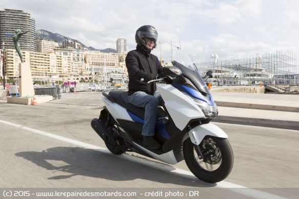 Honda Forza 125 sur route