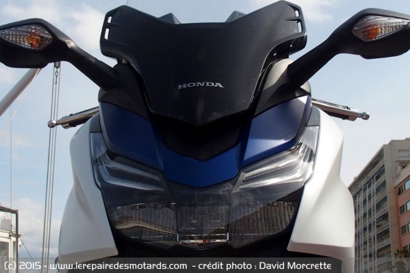 Double optique et feu à LED Honda Forza 125
