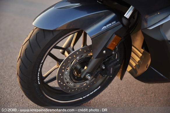 Roue avant du Honda Forza 300