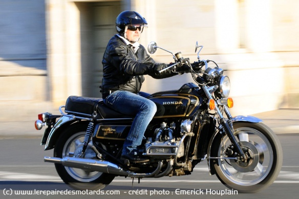 Honda GL 1000 GoldWing en ville