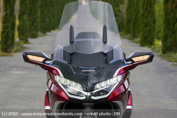Phare à LED et bulle électrique pour la Gold Wing 2021
